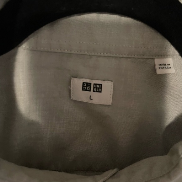 Uni Qlo Men’s Button Up Dress Shirt (L) - Picture 5 of 8